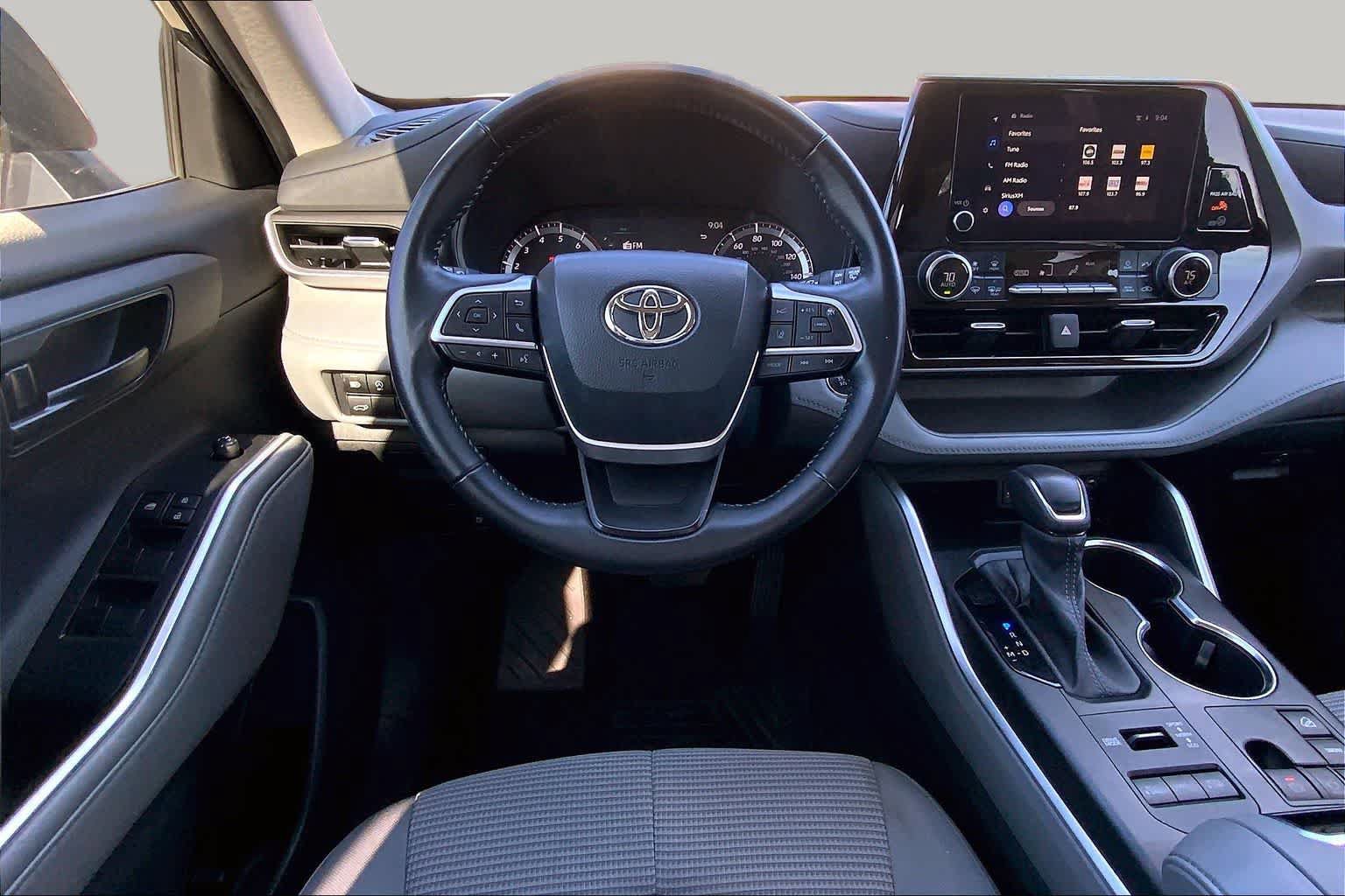 Used 2023 Toyota Highlander LE AWD/4WD image 10