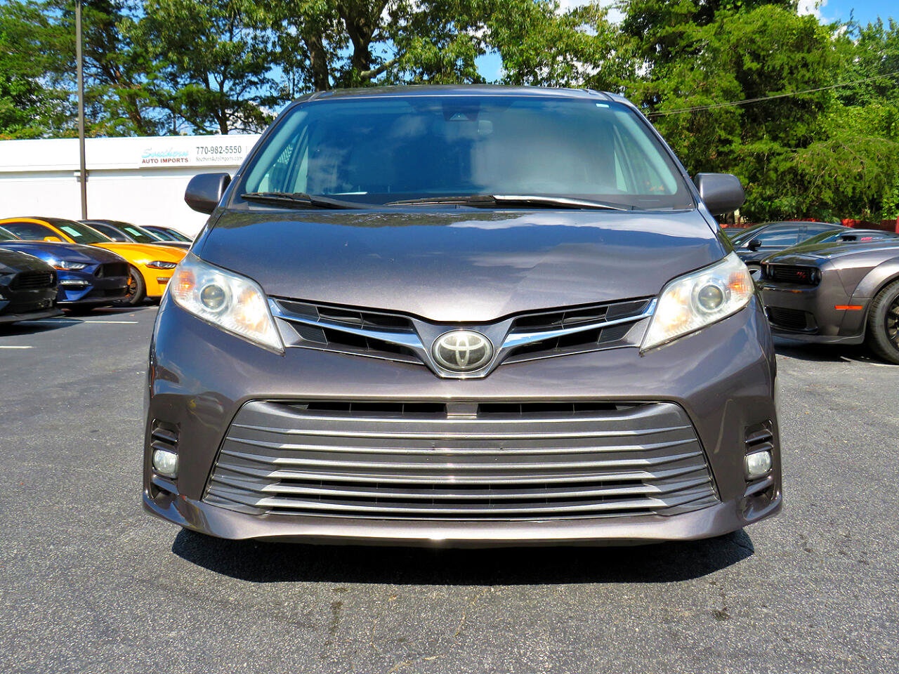 Used 2018 Toyota Sienna XLE image 4