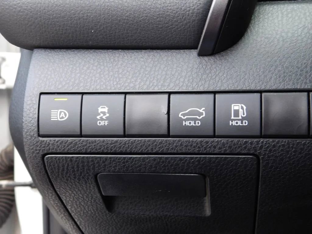 Used 2023 Toyota Camry SE image 18