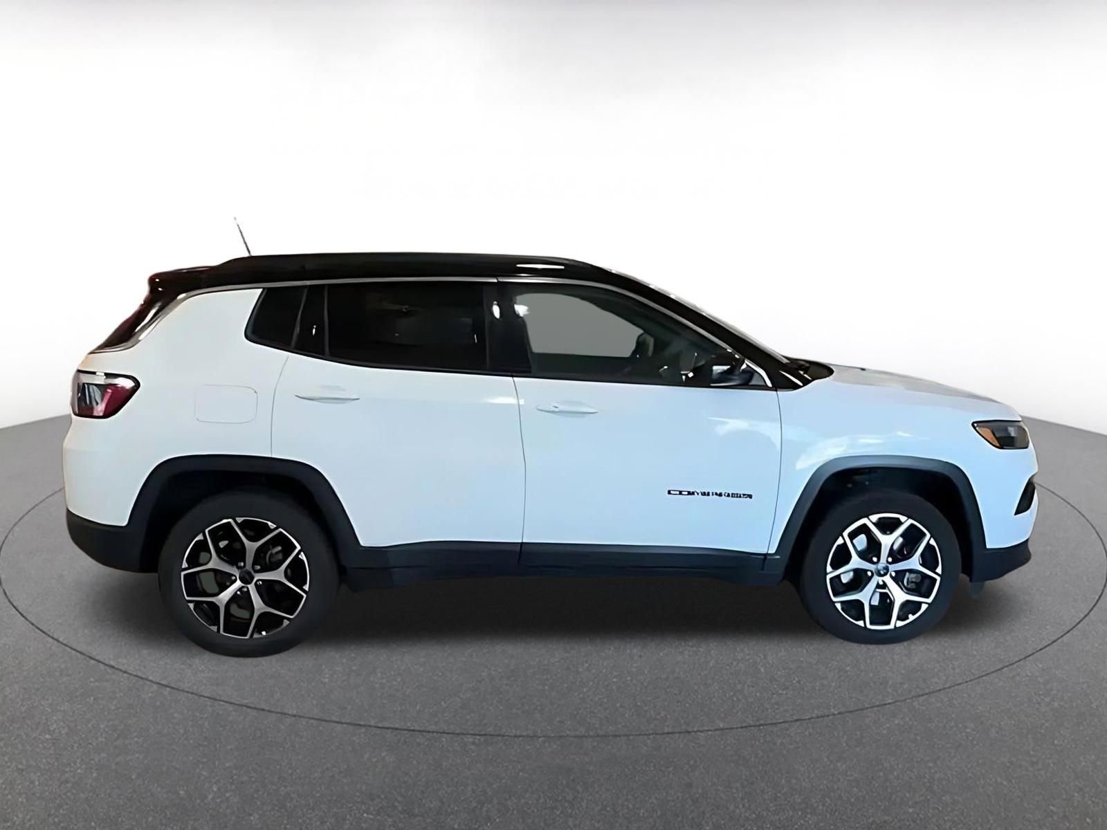 Used 2025 Jeep Compass Limited AWD/4WD image 10