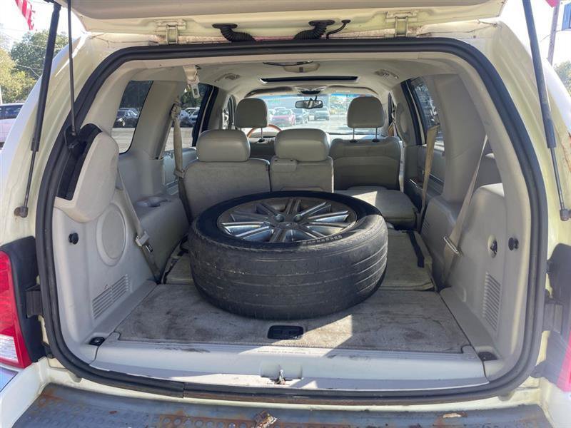 Used 2009 Chrysler Aspen Limited AWD/4WD image 15