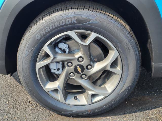 New 2026 Chevrolet Trax LT w/ Sunroof Package FWD image 5