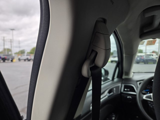 Used 2015 Ford Fusion SE FWD image 31