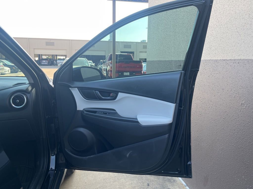 Used 2023 Hyundai Kona SEL image 26