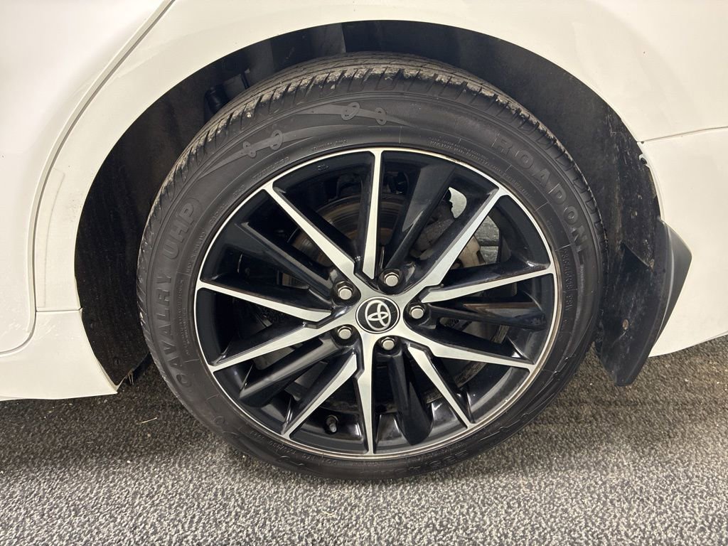 Used 2021 Toyota Camry SE image 9