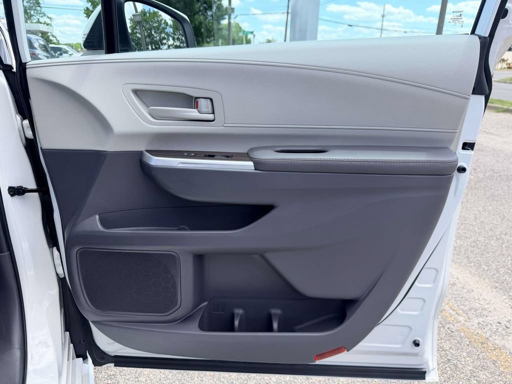 Certified 2024 Toyota Sienna LE FWD image 11