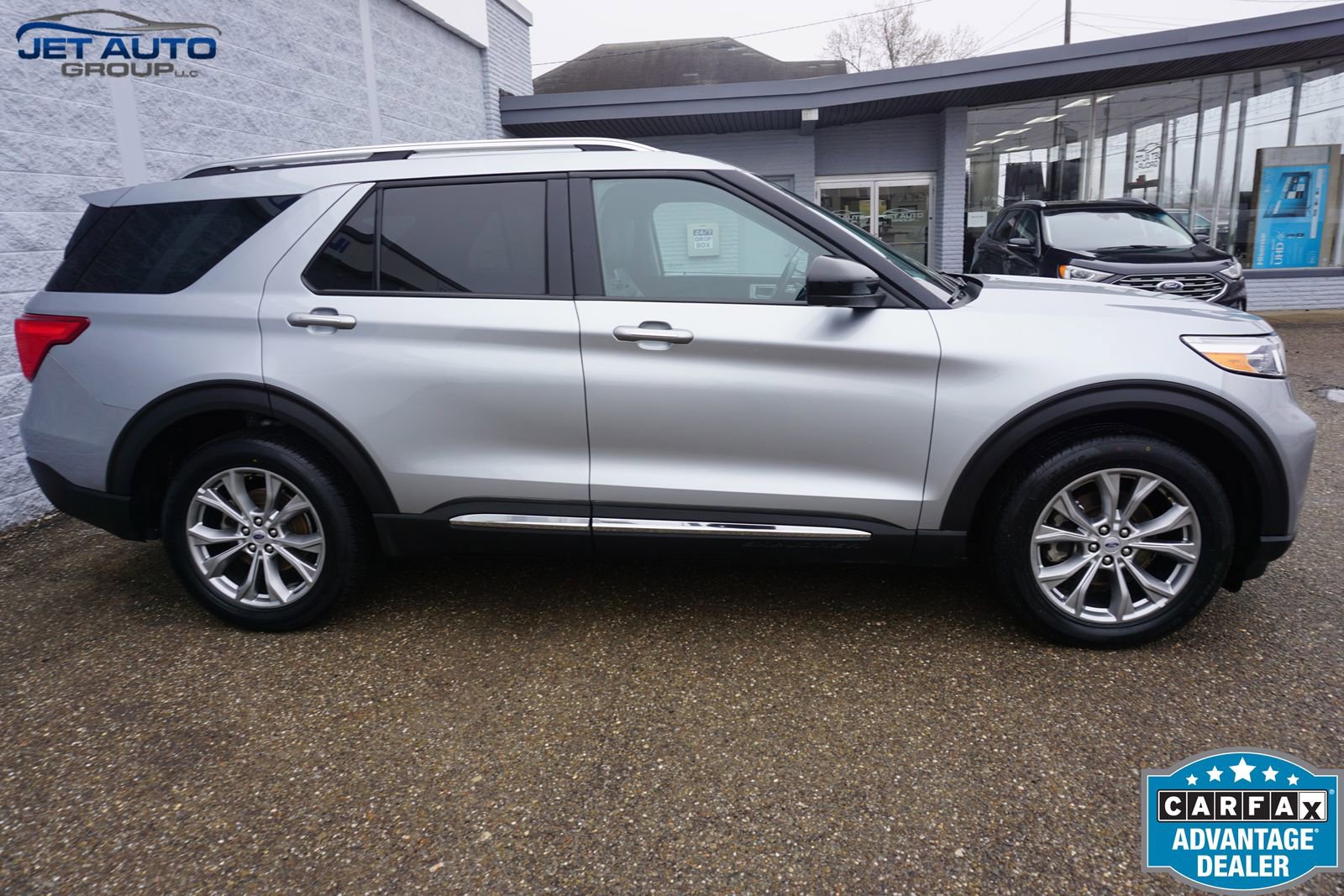 Used 2023 Ford Explorer Limited AWD/4WD image 6