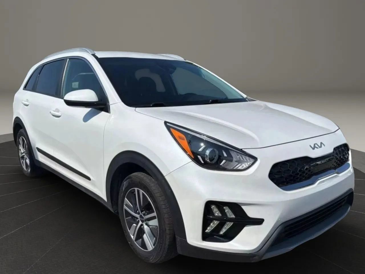 Used 2022 Kia Niro LXS image 3