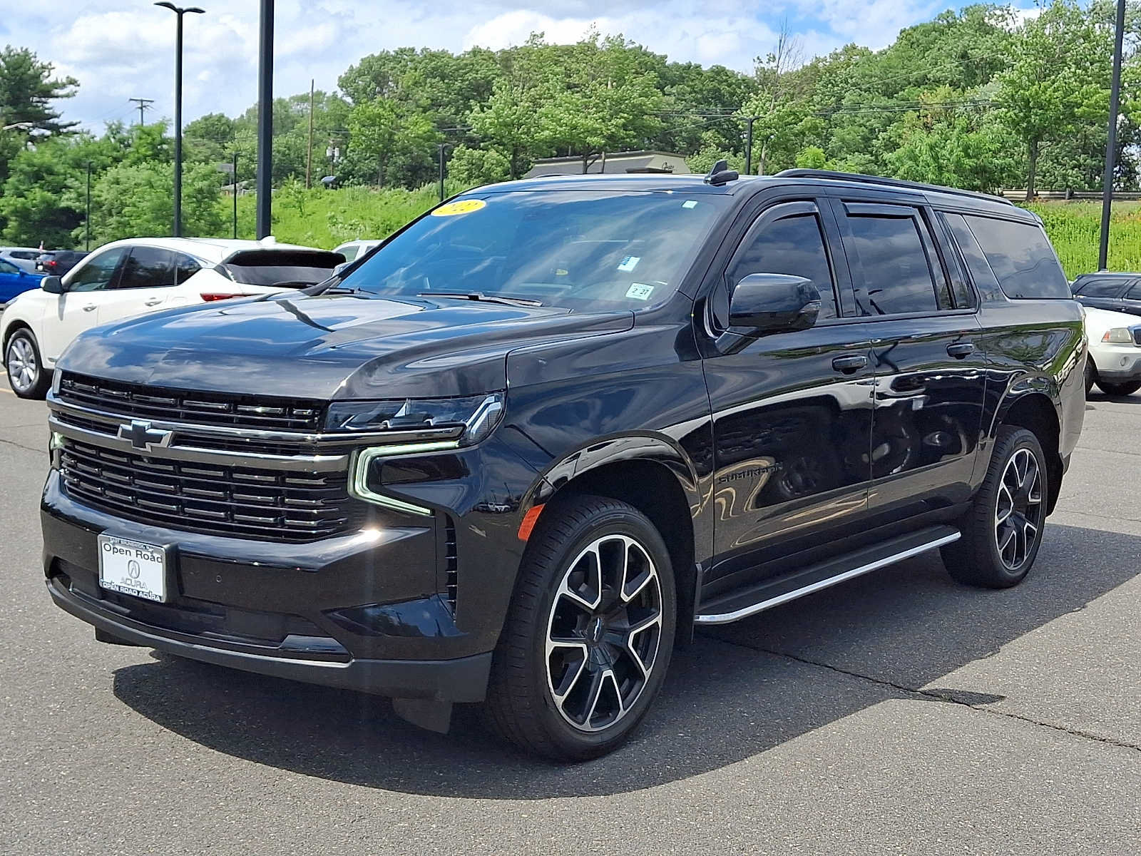 Used 2022 Chevrolet Suburban RST w/ Luxury Package AWD/4WD image 3