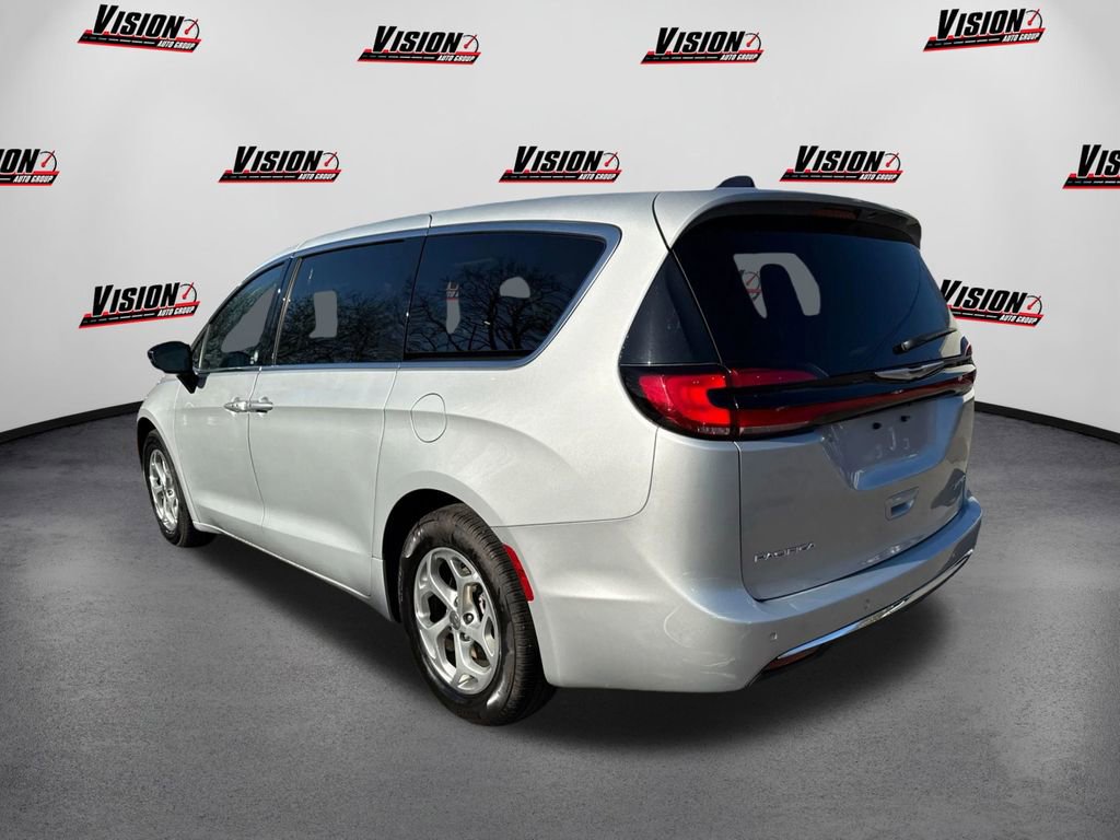 Used 2024 Chrysler Pacifica Limited FWD image 7