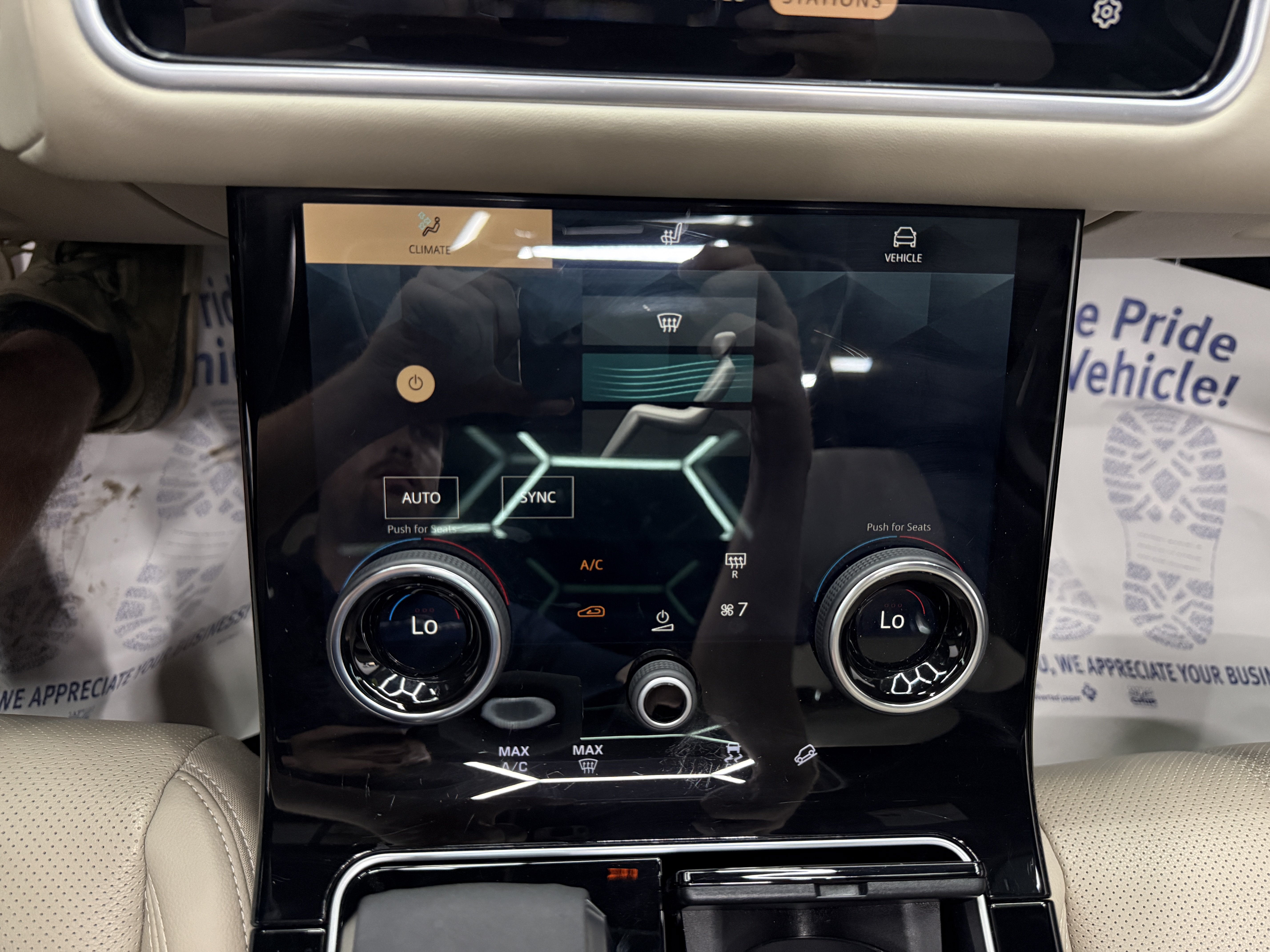Used 2022 Land Rover Range Rover Velar R-Dynamic S AWD/4WD image 18