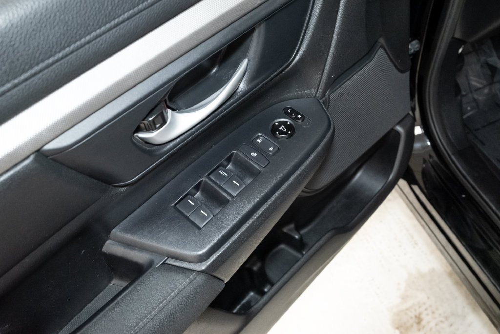 Used 2020 Honda CR-V LX image 10