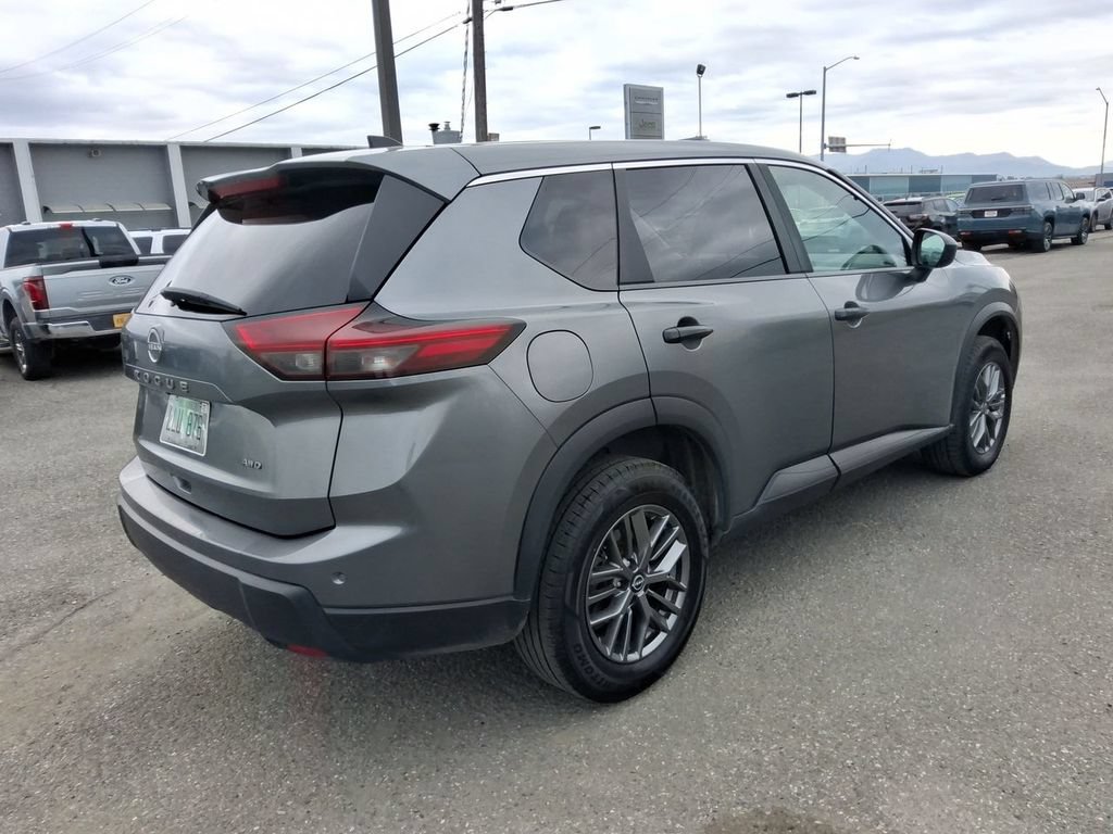 Used 2024 Nissan Rogue S AWD/4WD image 8