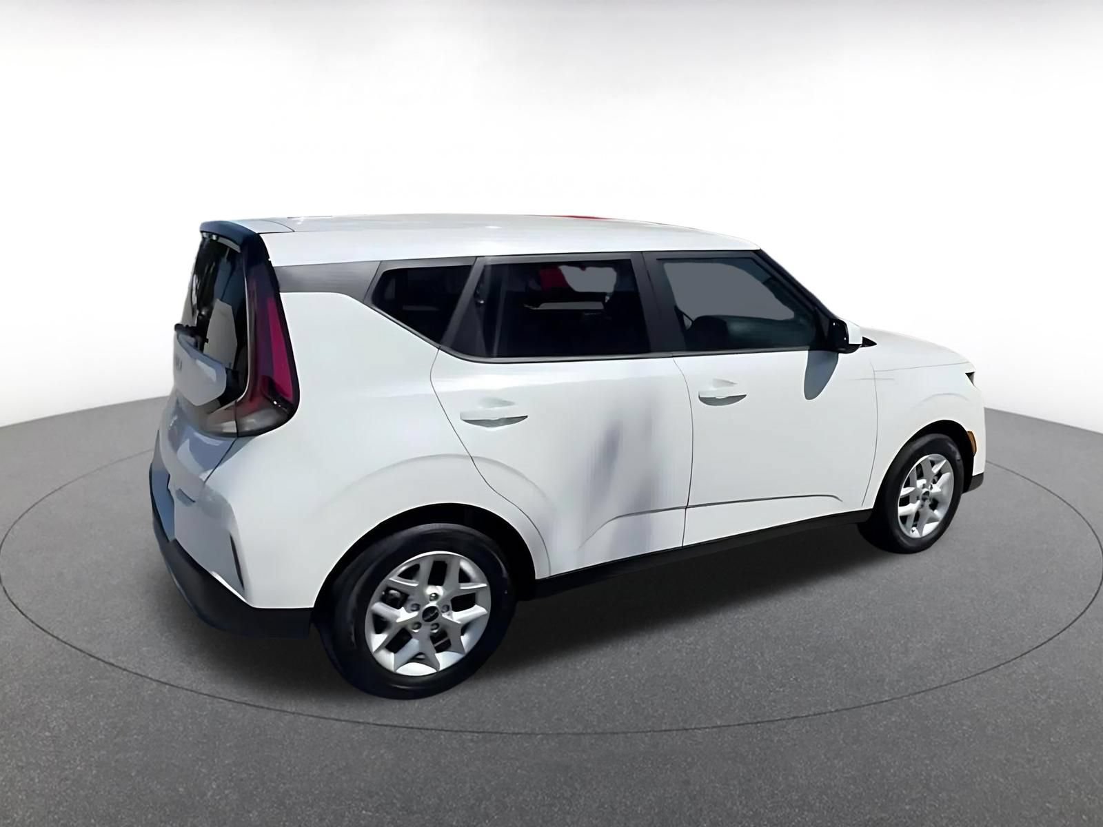 Used 2025 Kia Soul LX w/ LX Technology Package FWD image 15