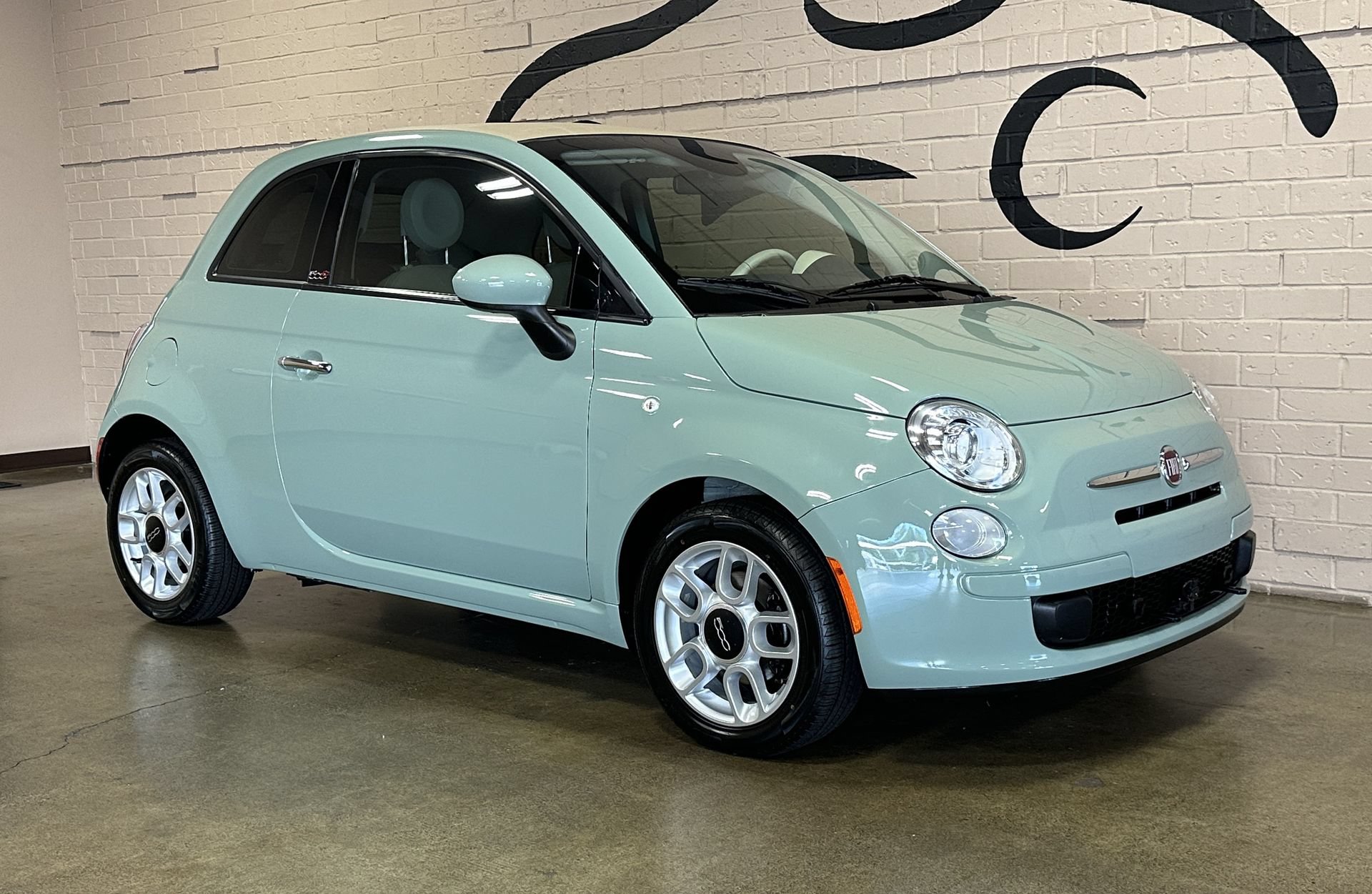 Used 2015 FIAT 500 Pop FWD image 1