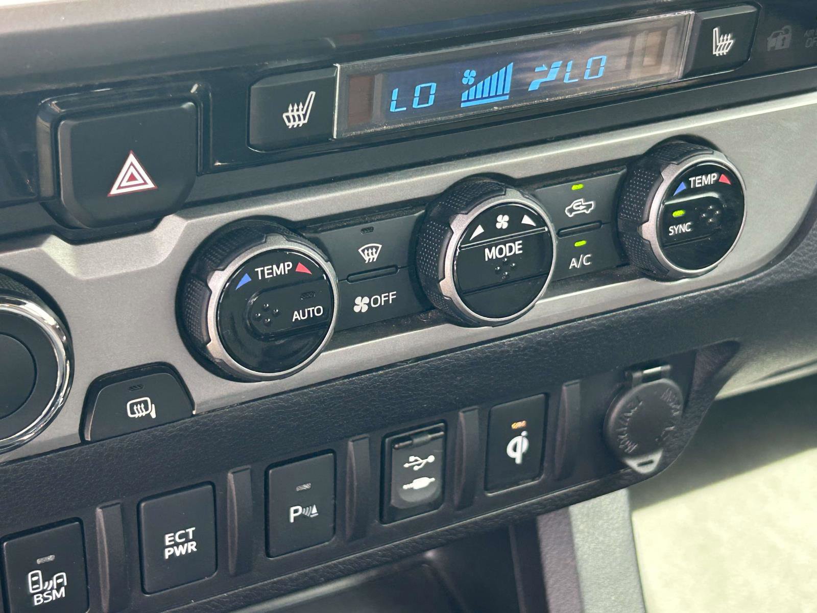 Used 2017 Toyota Tacoma Limited w/ Tow Package AWD/4WD image 24