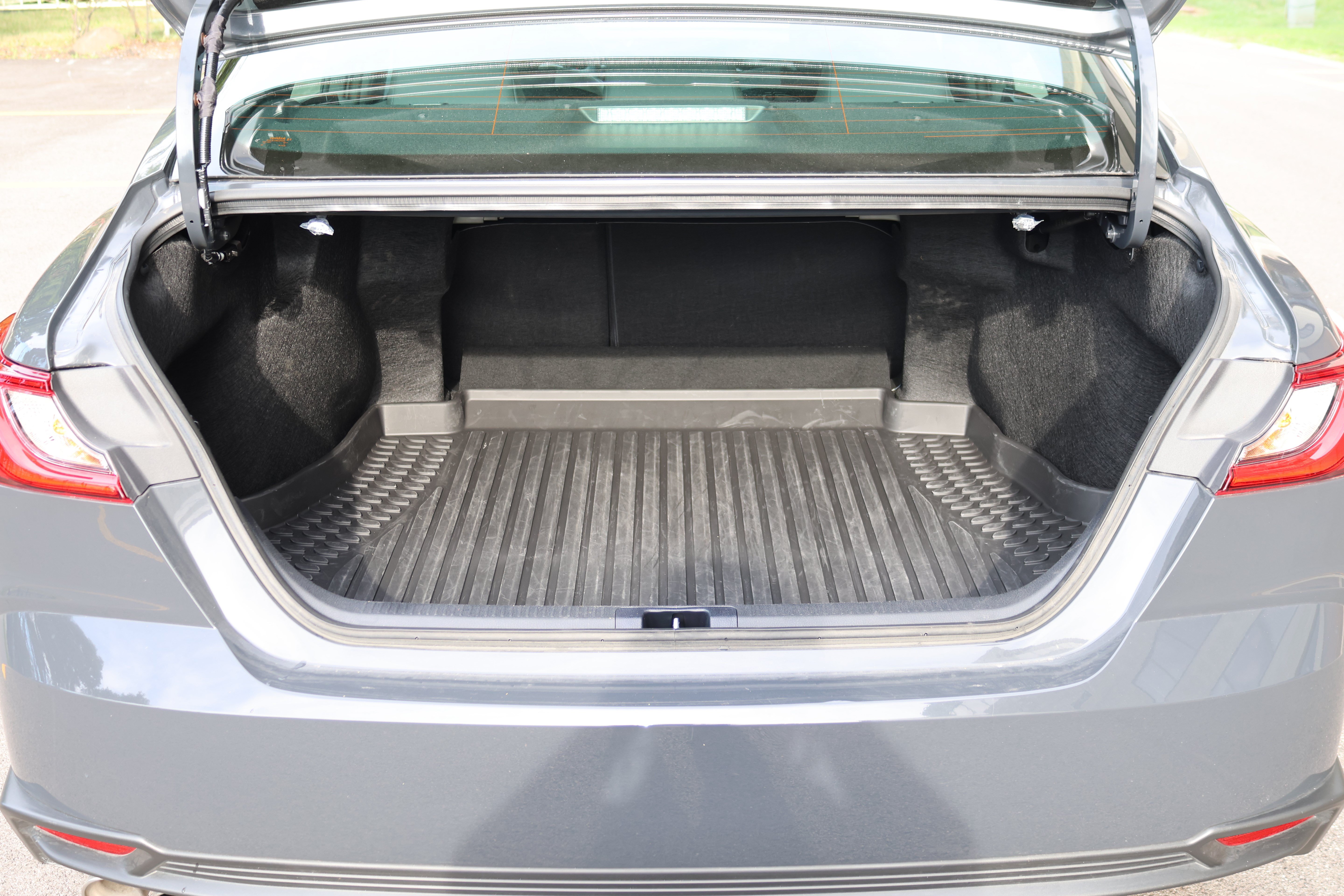 Certified 2025 Toyota Camry SE FWD image 6