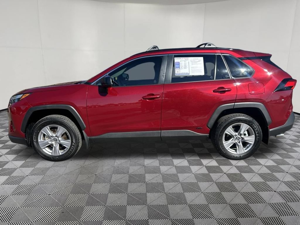 Used 2025 Toyota RAV4 LE AWD/4WD image 4