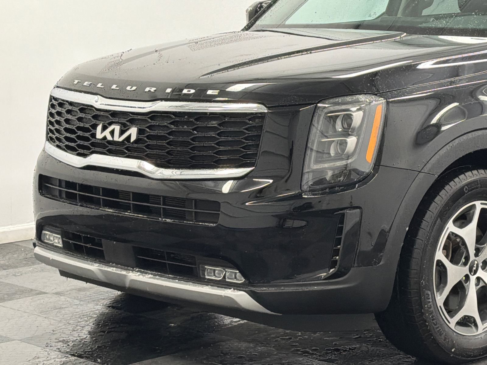 Used 2022 Kia Telluride EX AWD/4WD image 2