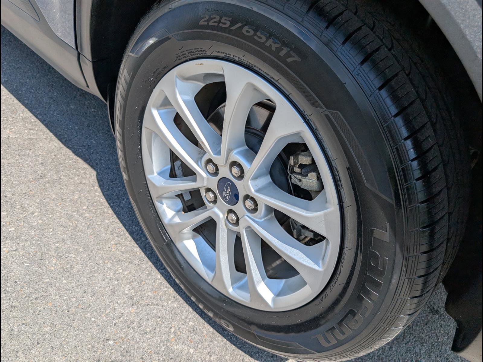 Used 2020 Ford Escape SE image 21