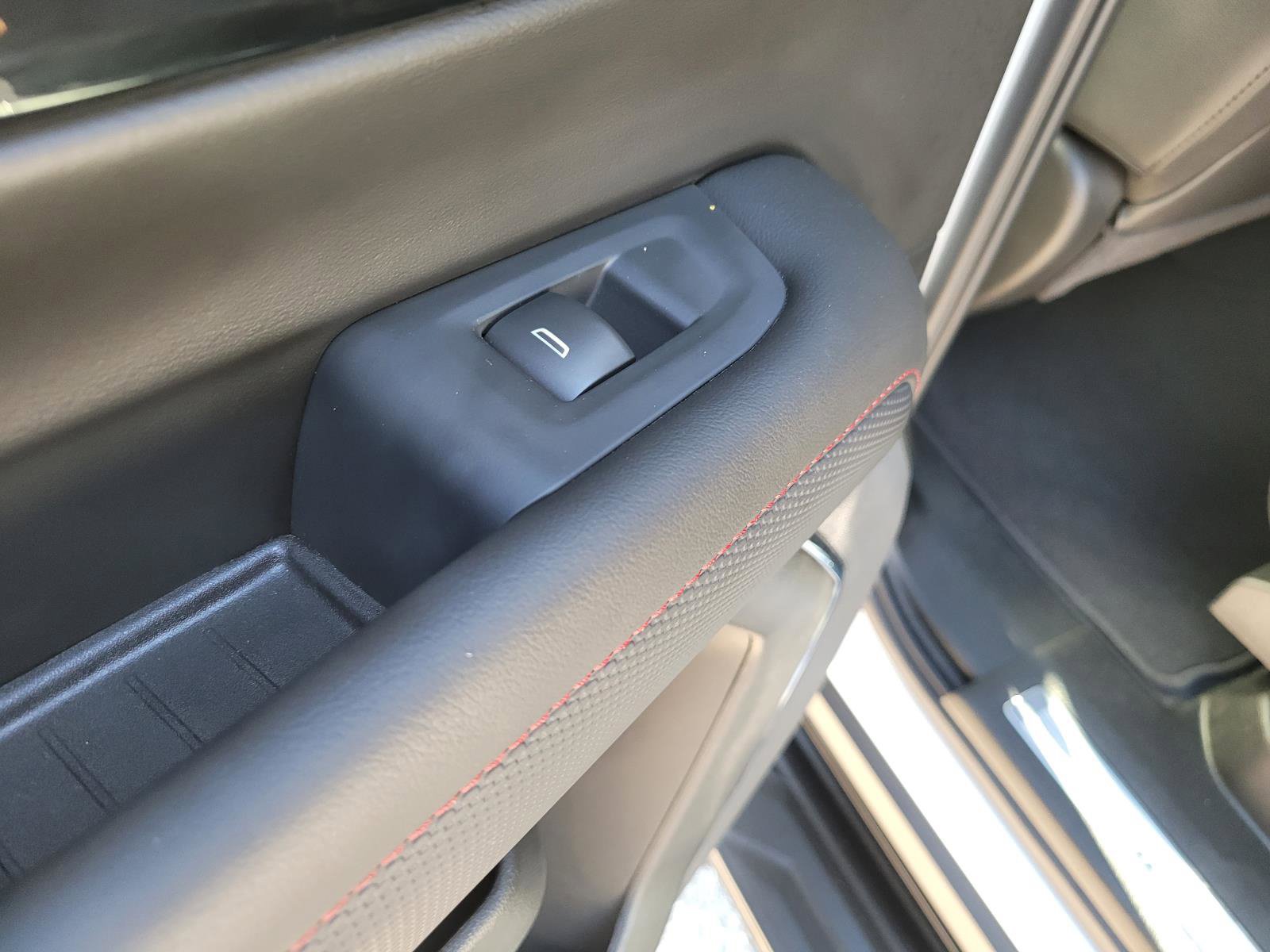 Used 2026 Chevrolet Suburban RST RWD image 17