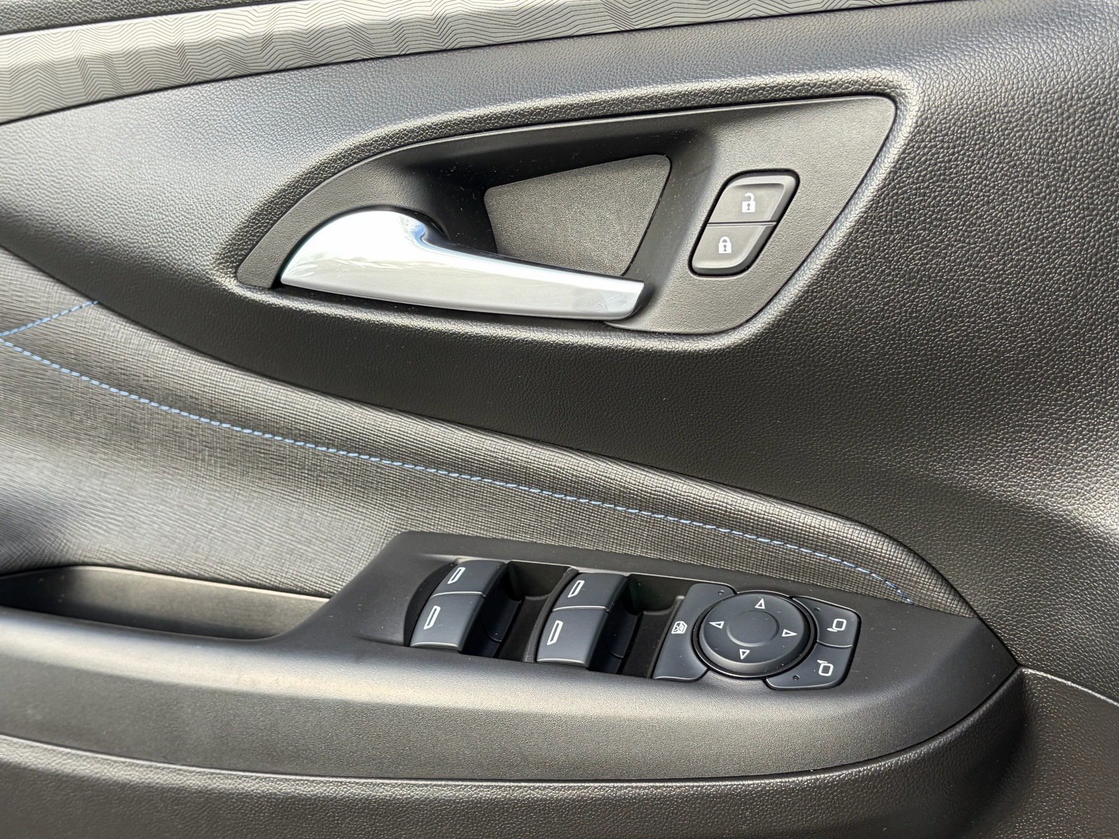 Used 2025 Buick Envista Sport Touring w/ Convenience I Package FWD image 27
