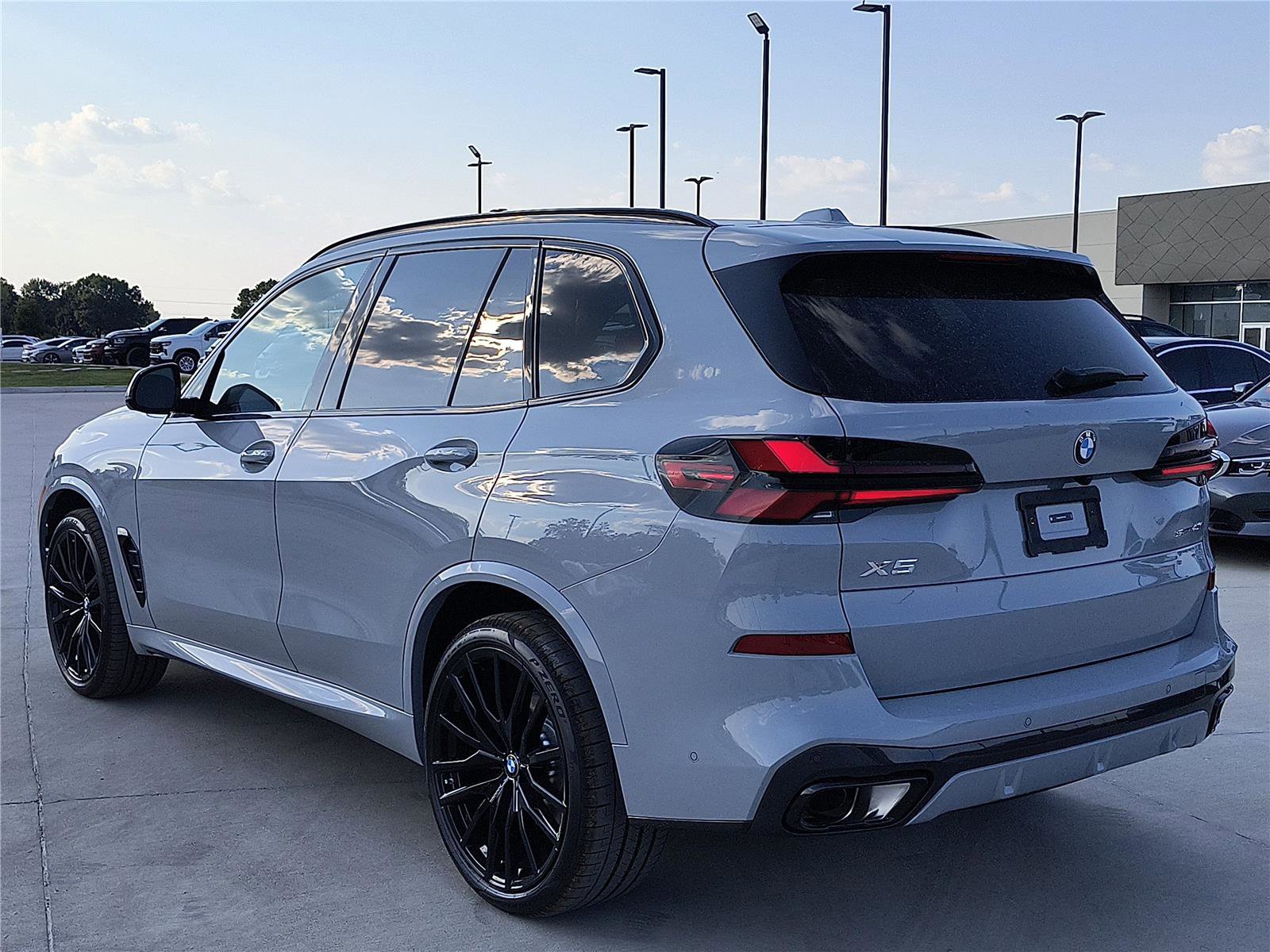 New 2026 BMW X5 sDrive40i w/ M Sport Package image 3