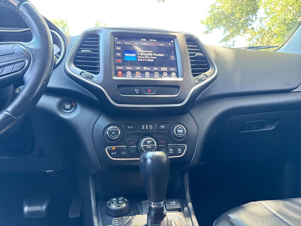 Used 2019 Jeep Cherokee Trailhawk AWD/4WD image 15