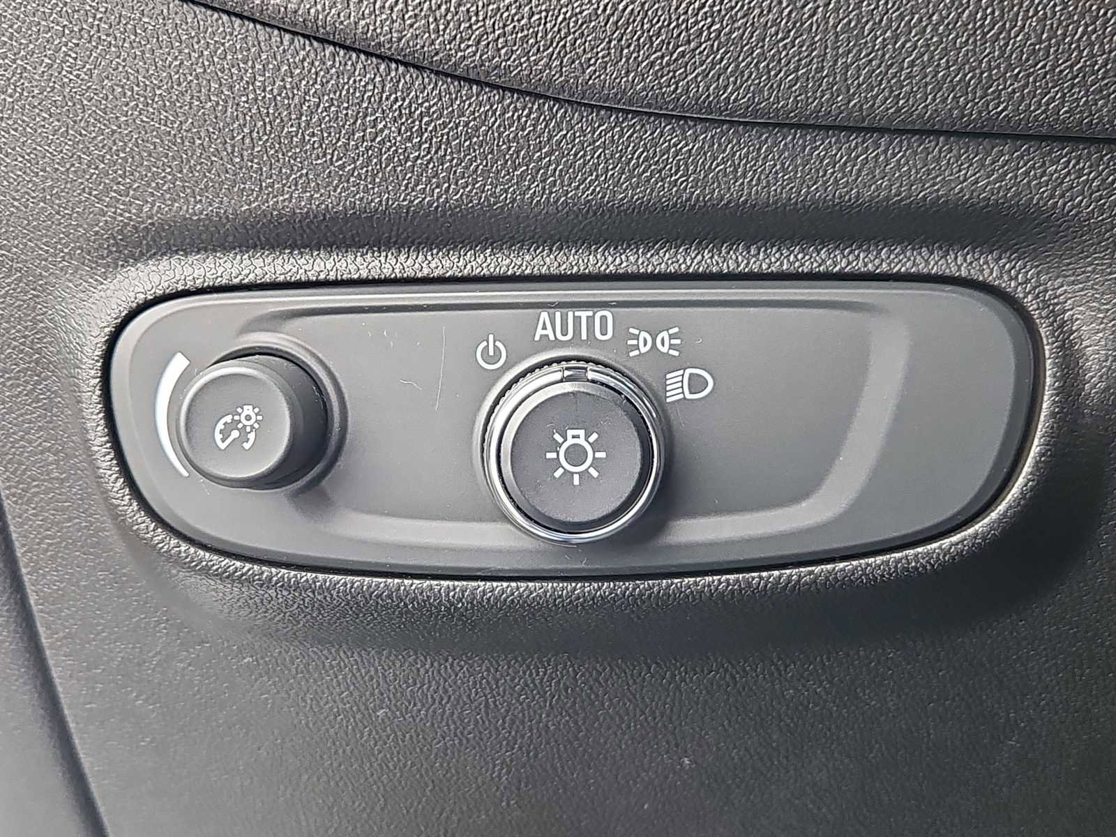 Used 2022 Chevrolet Equinox RS w/ RS Leather Package image 18