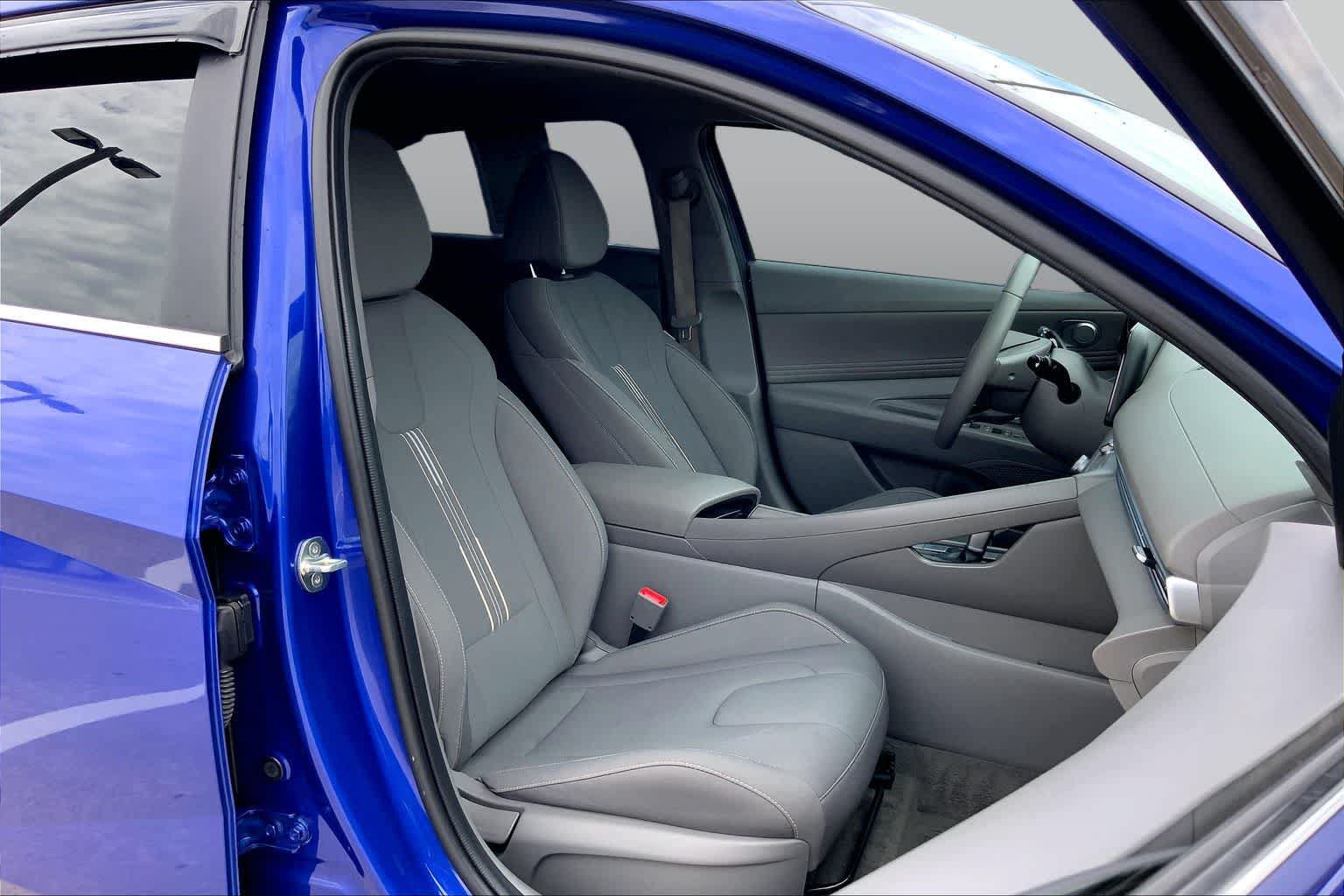 Used 2024 Hyundai Elantra SEL w/ Convenience Package FWD image 9