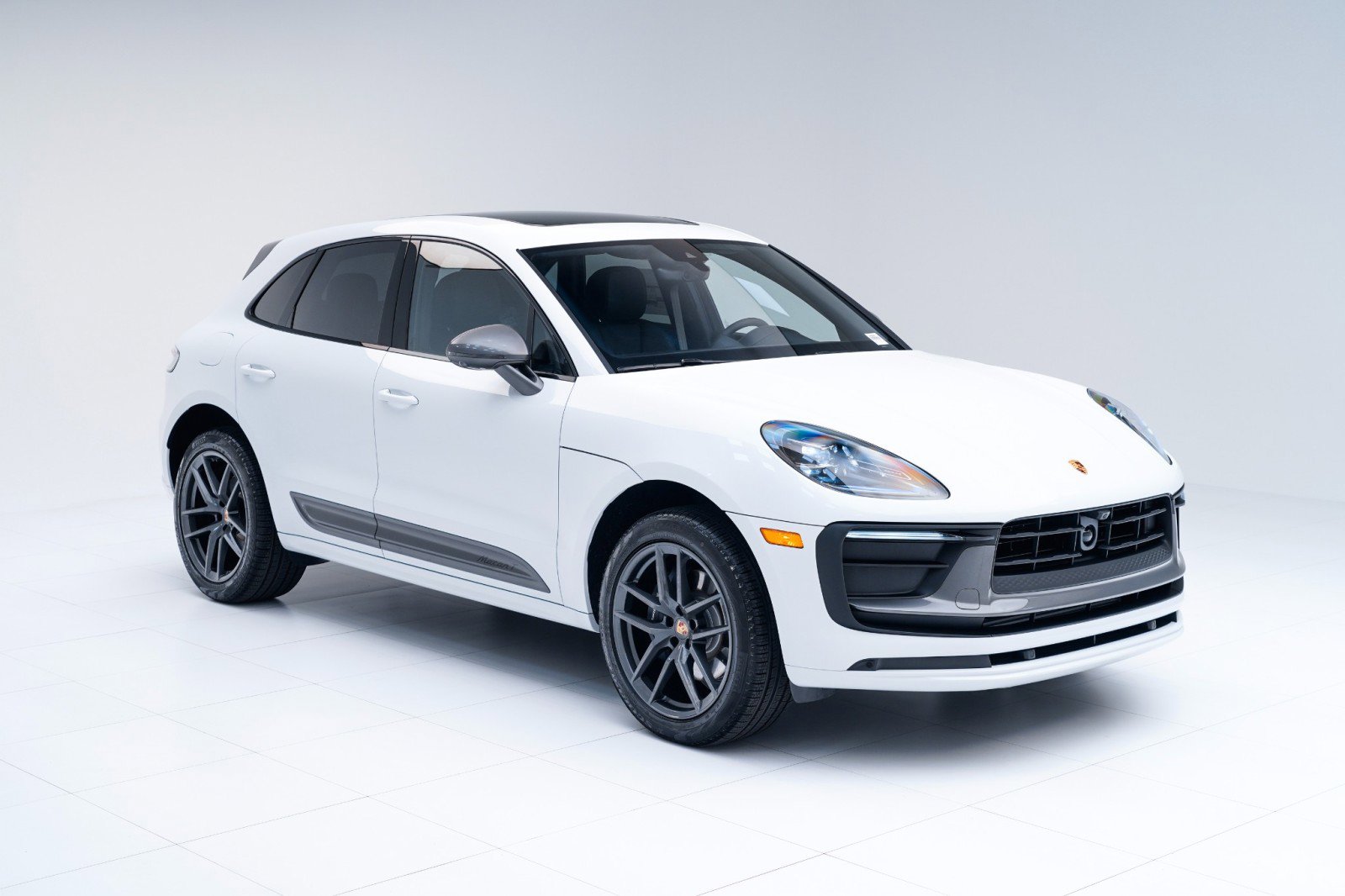 Certified 2026 Porsche Macan Turbo image 7