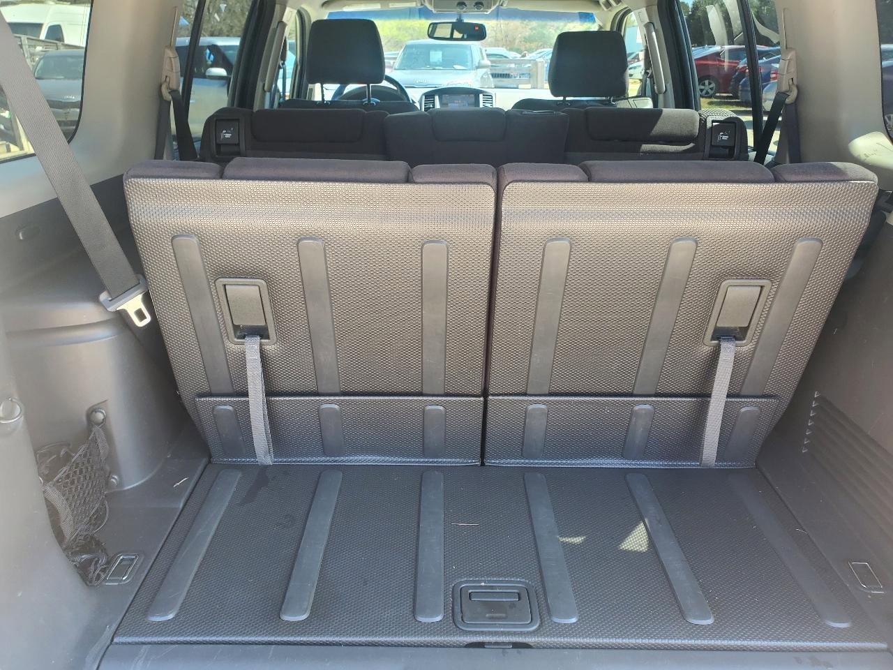 Used 2008 Nissan Pathfinder SE w/ Premium Pkg image 12