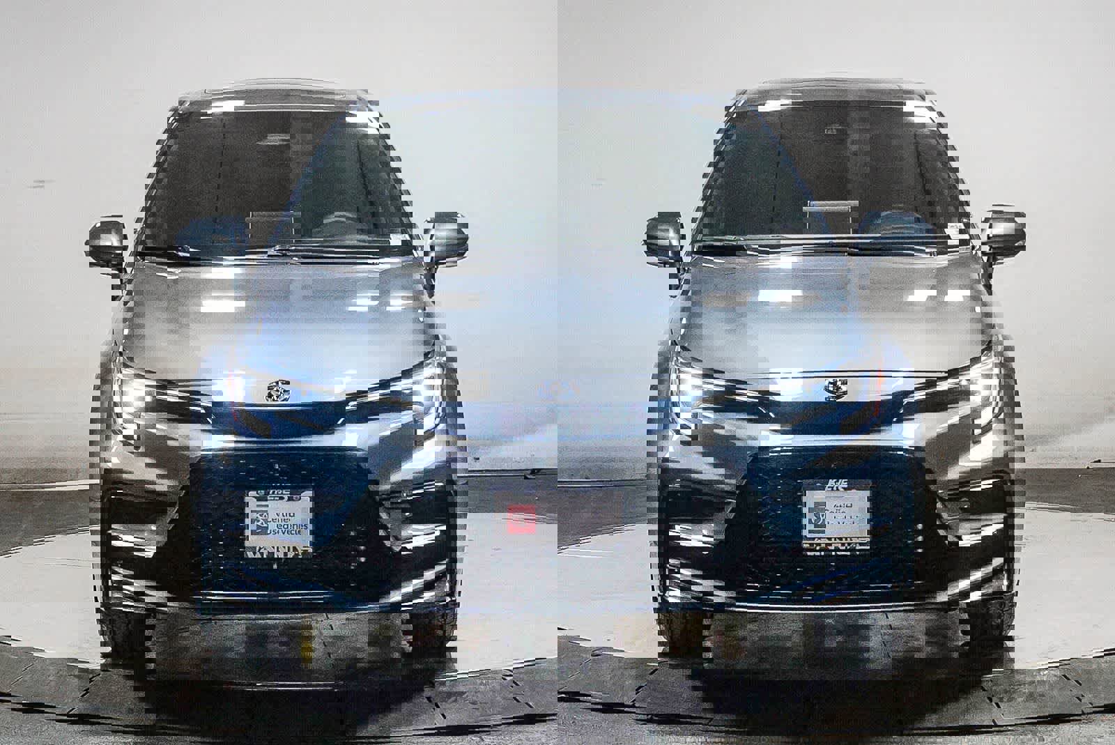 Certified 2025 Toyota Corolla SE w/ SE Premium Package FWD image 3