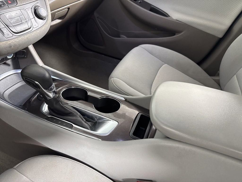 Used 2021 Chevrolet Malibu LS image 25