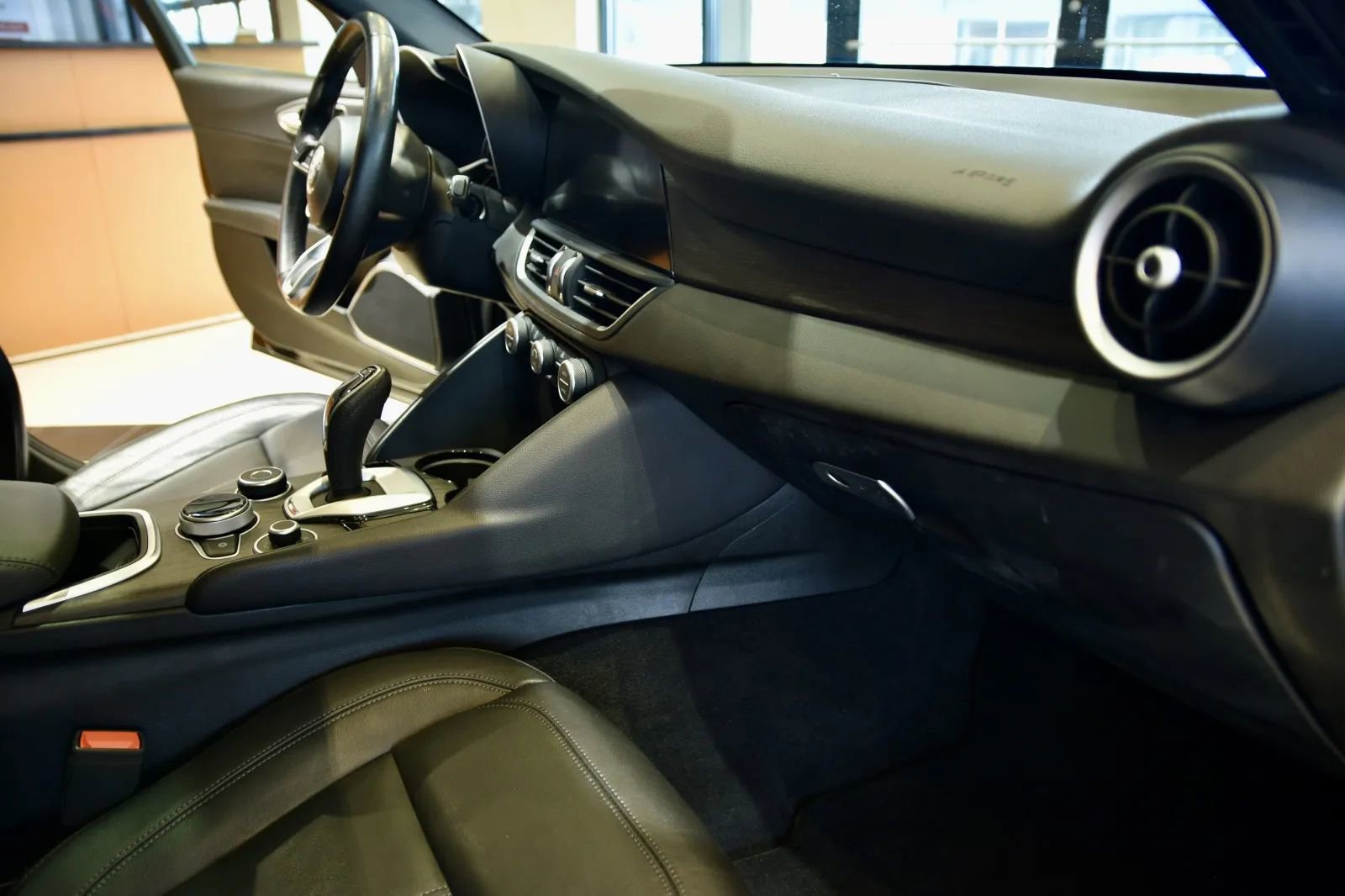 Used 2022 Alfa Romeo Giulia Ti image 25