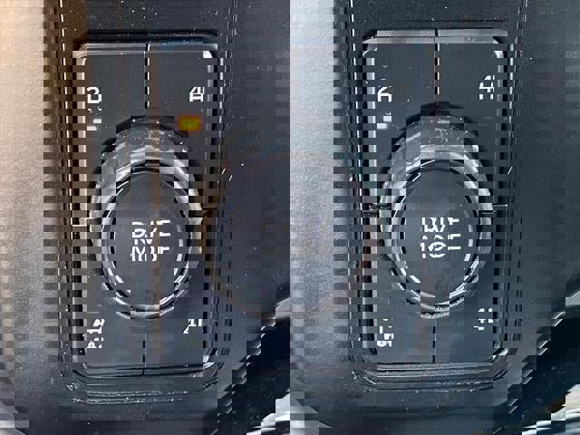 Used 2023 Ford F250 Lariat w/ FX4 Off-Road Package image 21