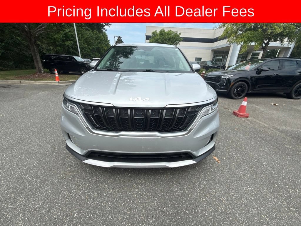 Certified 2022 Kia Carnival LX FWD image 2