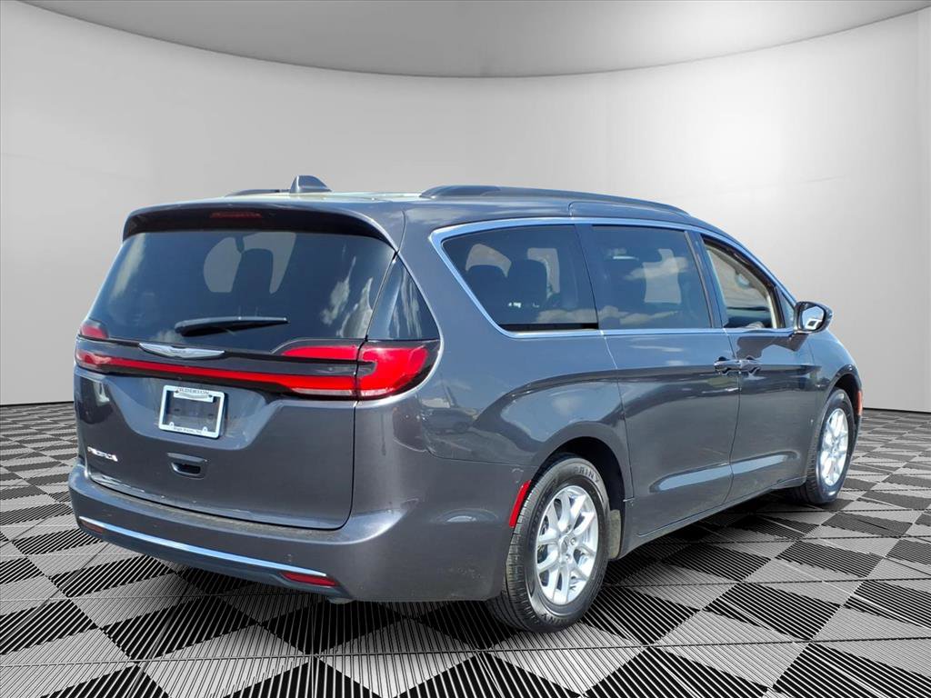 Used 2022 Chrysler Pacifica Touring-L FWD image 5