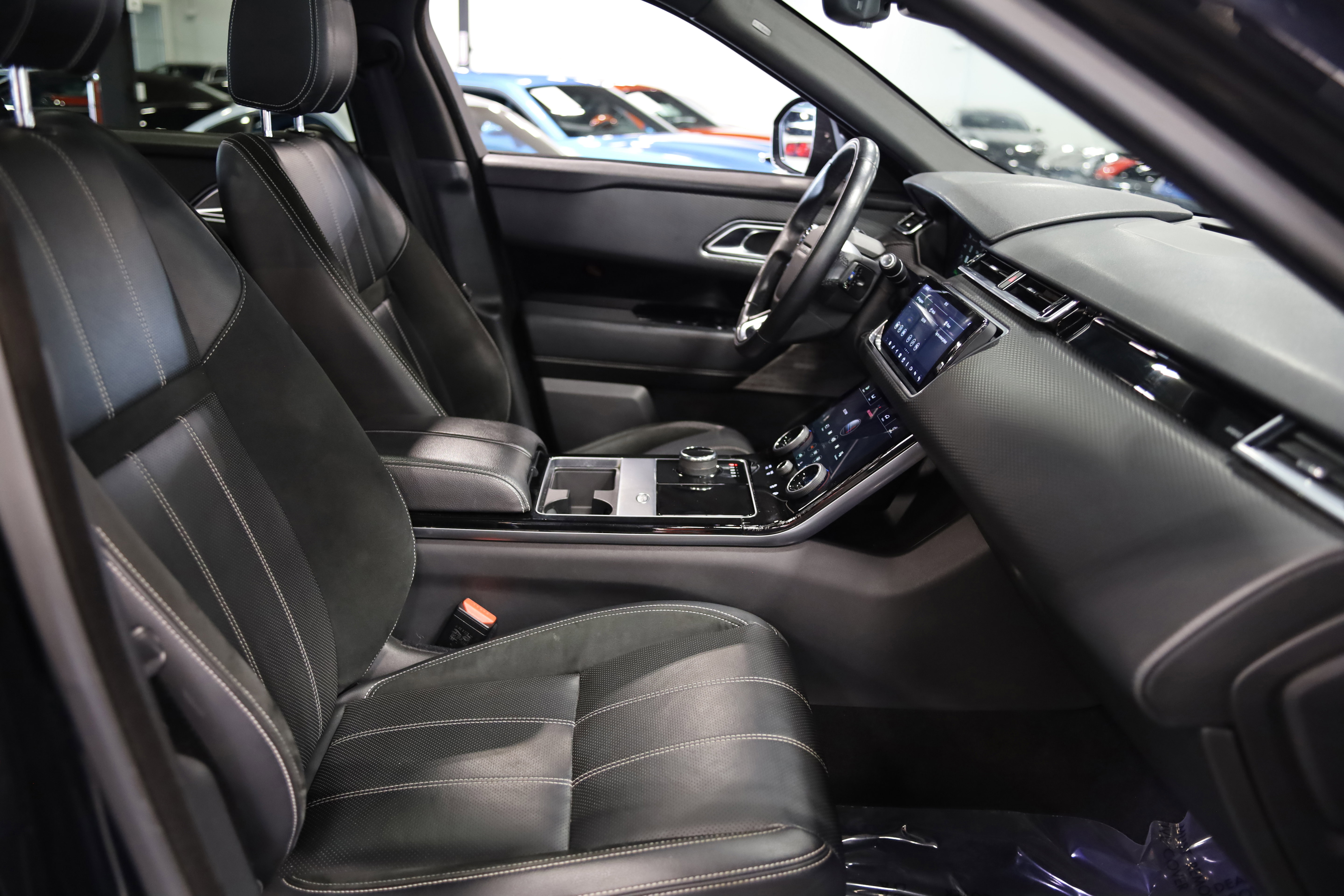 Used 2019 Land Rover Range Rover Velar R-Dynamic SE image 38