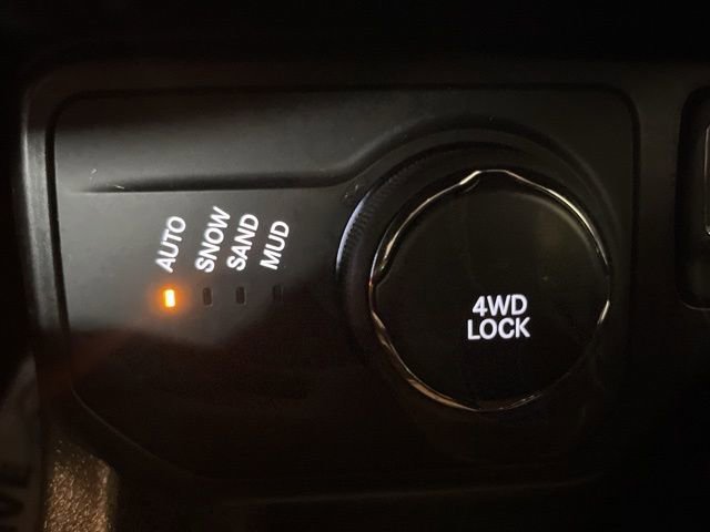 Used 2019 Jeep Renegade Latitude w/ Cold Weather Group image 23