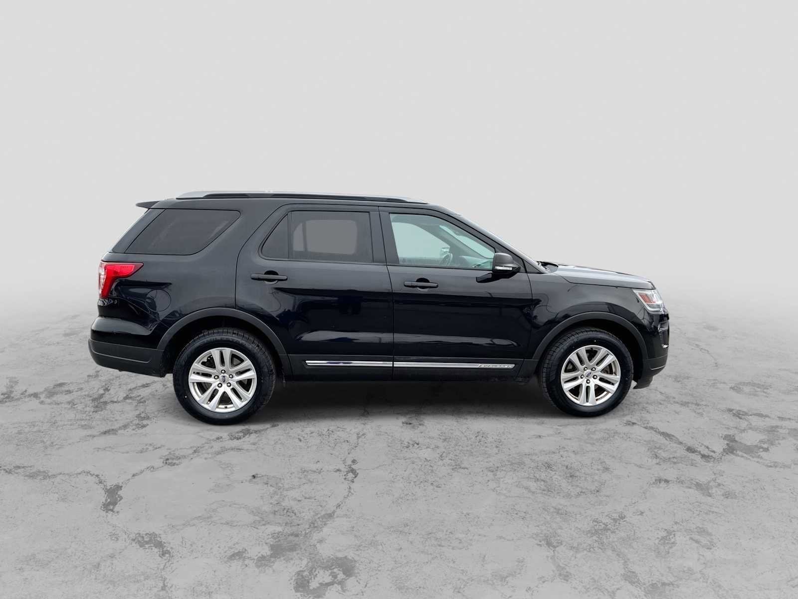 Used 2019 Ford Explorer XLT w/ Equipment Group 201A image 9