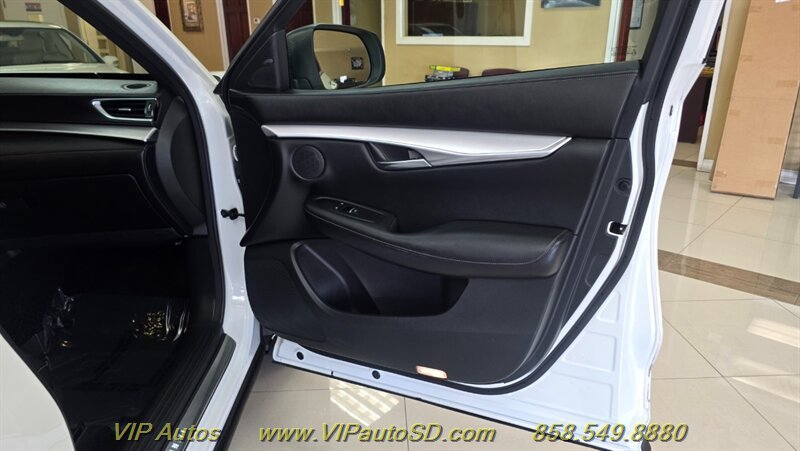 Used 2021 INFINITI QX50 Luxe w/ Appearance Package FWD image 12