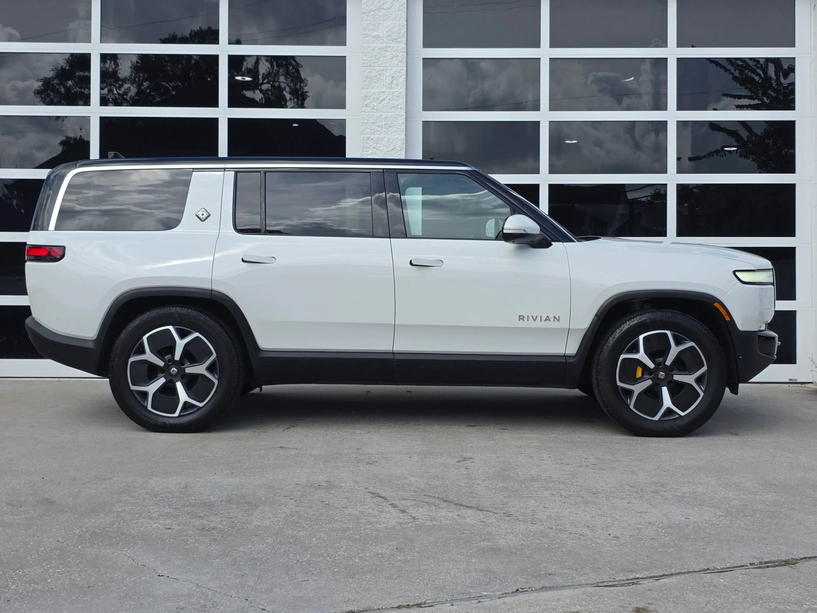 Used 2023 Rivian R1S Adventure Quad AWD/4WD image 3