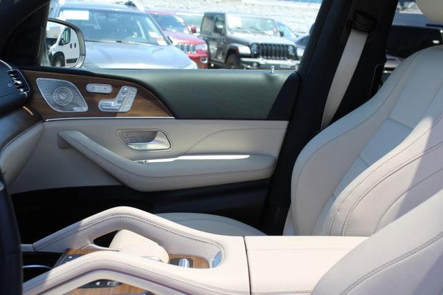 Used 2025 Mercedes-Benz GLS 450 4MATIC image 35