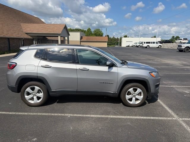 Used 2018 Jeep Compass Latitude w/ Popular Equipment Group AWD/4WD image 4