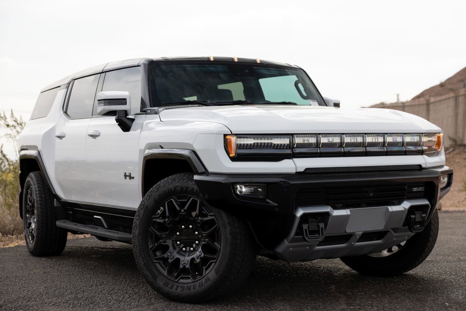 Used 2025 GMC Hummer EV 2X image 3