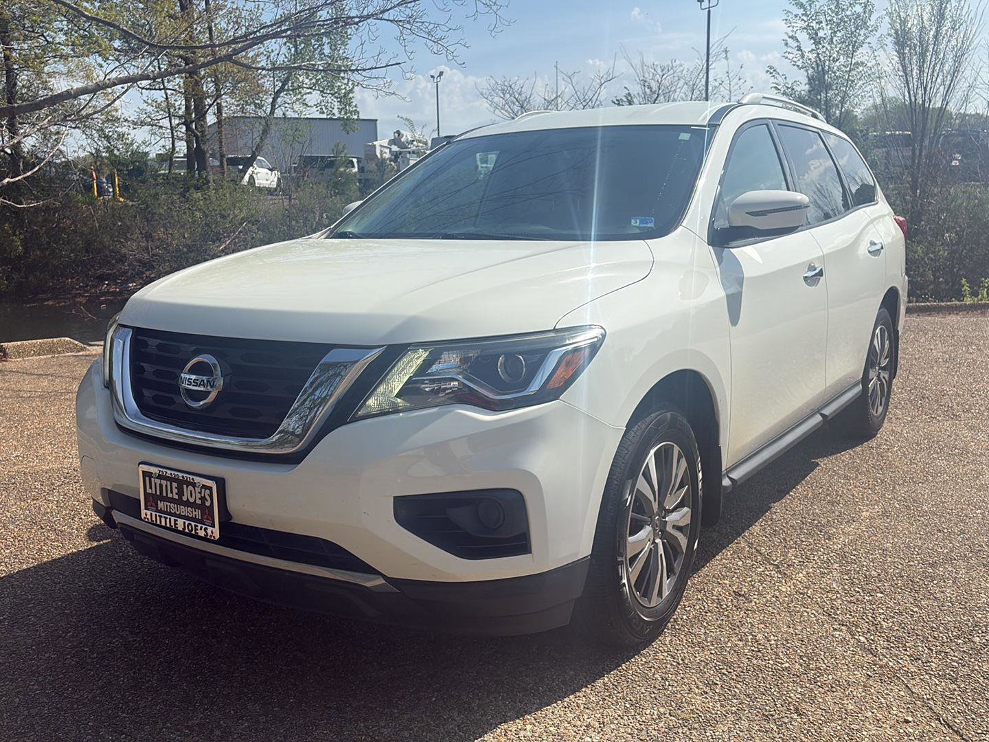 Used 2017 Nissan Pathfinder S image 11