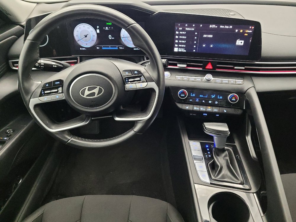 Used 2025 Hyundai Elantra SEL FWD image 22