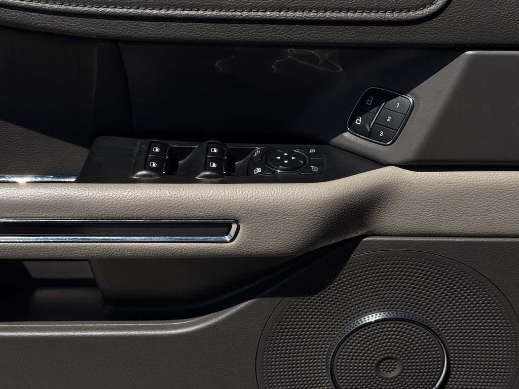 Used 2021 Ford Expedition Max XLT image 24