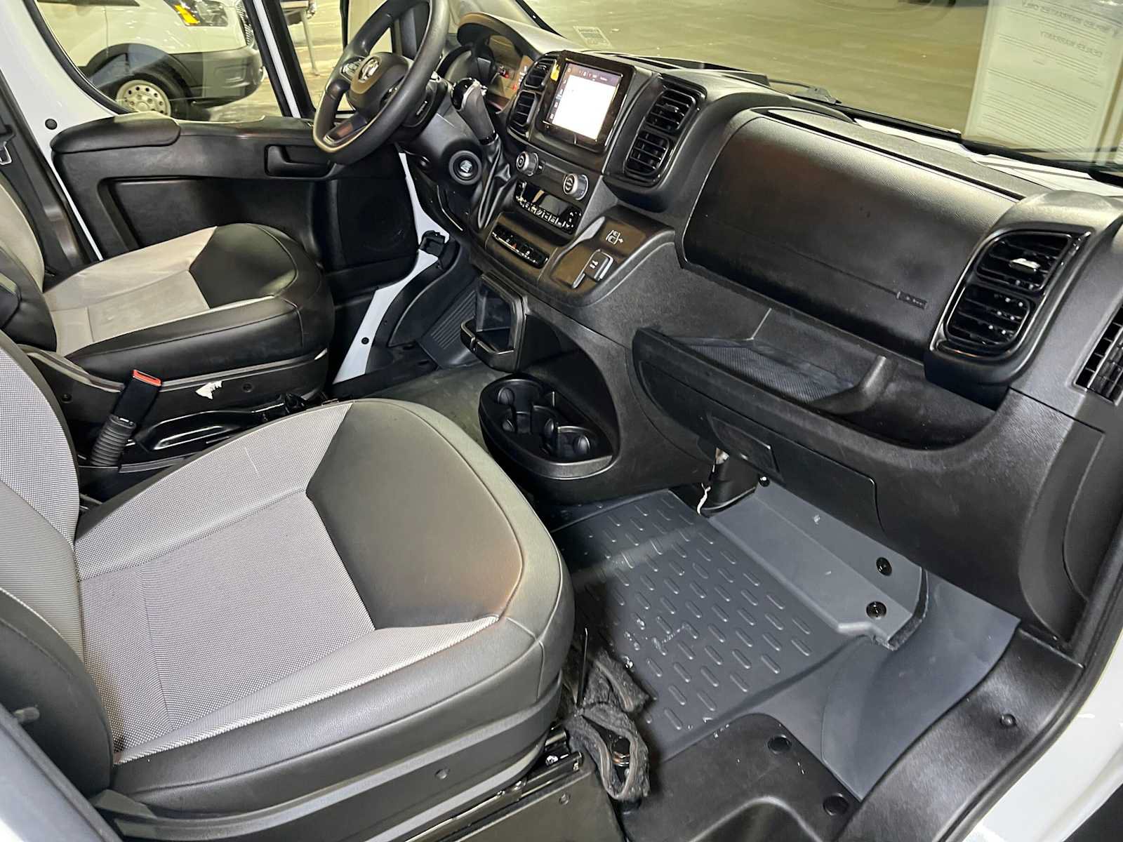 Used 2024 RAM ProMaster 2500 w/ Convenience Group FWD image 11